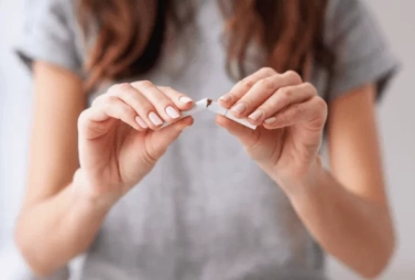 женщина с сигаретой